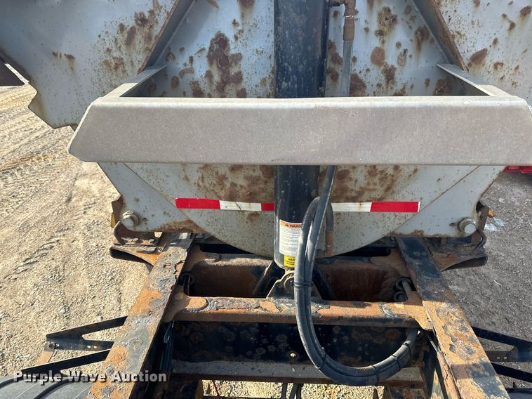 image for item EN3019 2016 Cross Country  200-43 side dump trailer