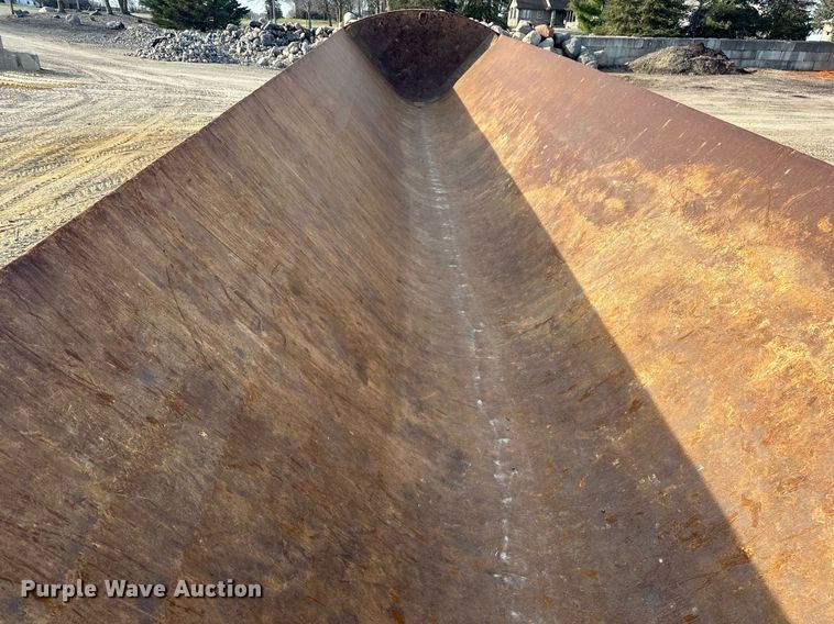 image for item EN3019 2016 Cross Country  200-43 side dump trailer