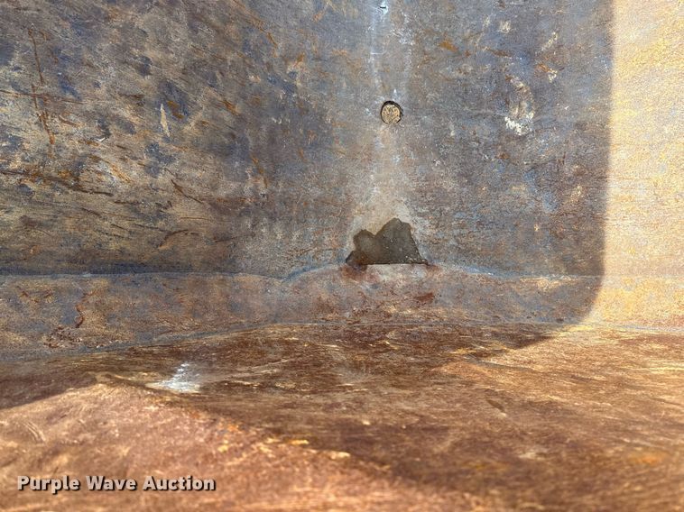 image for item EN3019 2016 Cross Country  200-43 side dump trailer