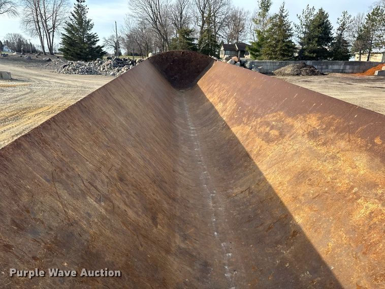 image for item EN3019 2016 Cross Country  200-43 side dump trailer