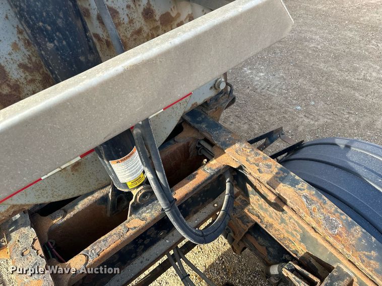 image for item EN3019 2016 Cross Country  200-43 side dump trailer