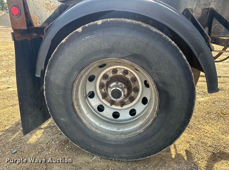 image for item EN3019 2016 Cross Country  200-43 side dump trailer