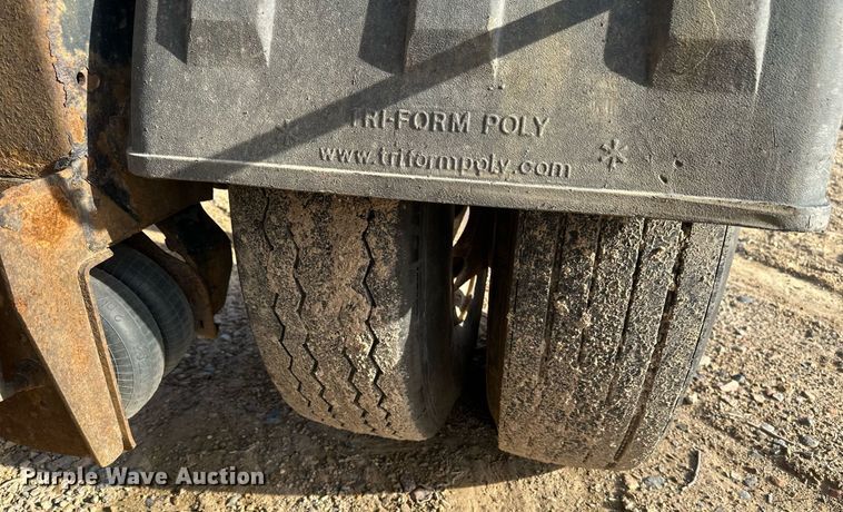 image for item EN3019 2016 Cross Country  200-43 side dump trailer