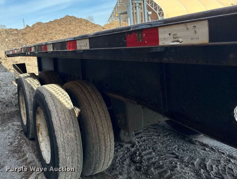 image for item EN3023 2012 Transcraft TL200 flatbed trailer