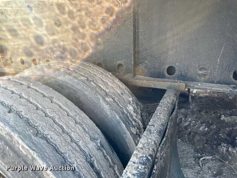 image for item EN3023 2012 Transcraft TL200 flatbed trailer