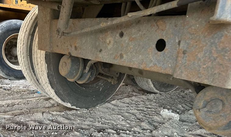 image for item EN3023 2012 Transcraft TL200 flatbed trailer