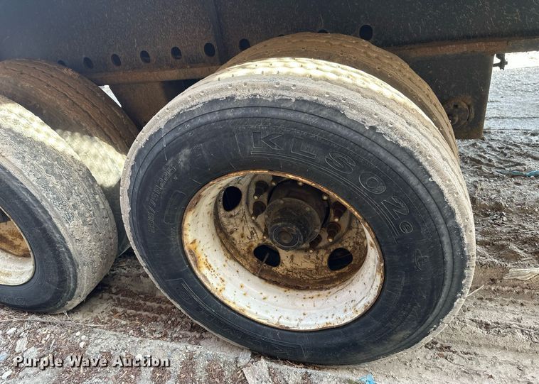 image for item EN3023 2012 Transcraft TL200 flatbed trailer