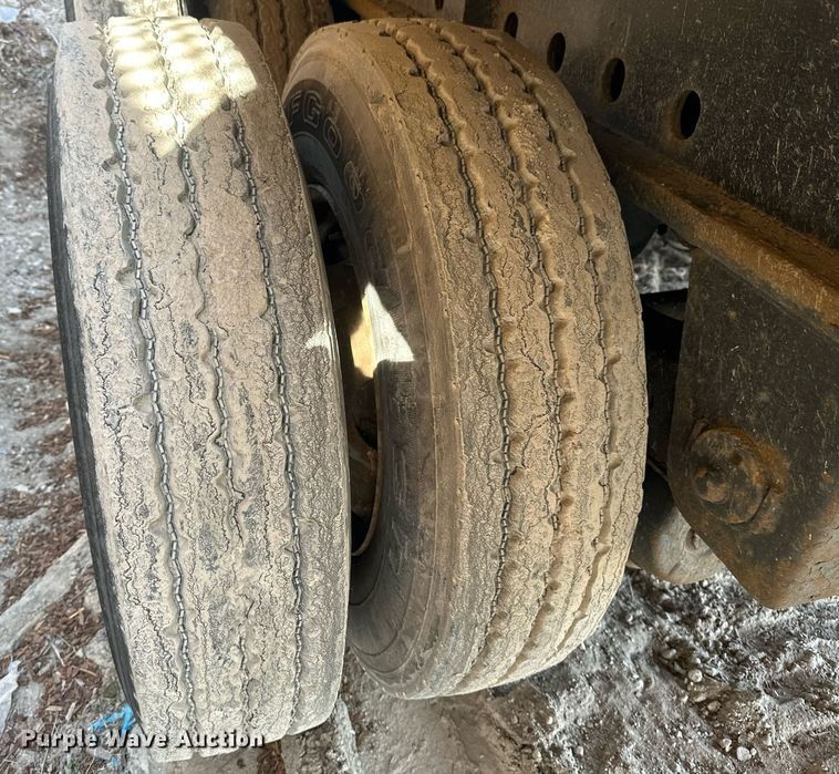 image for item EN3023 2012 Transcraft TL200 flatbed trailer