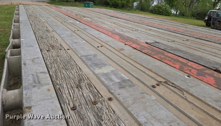 image for item EN3587 2002 Lufkin FL-XL flatbed trailer