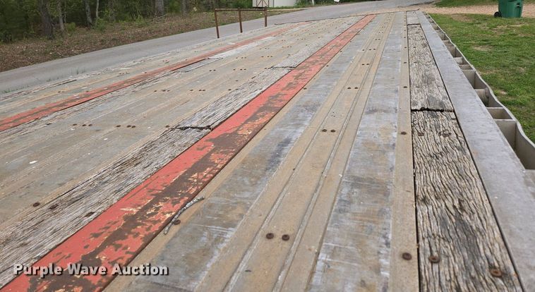 image for item EN3587 2002 Lufkin FL-XL flatbed trailer