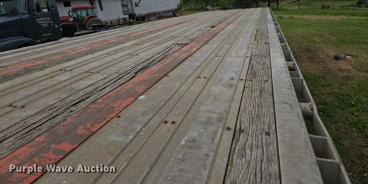 image for item EN3587 2002 Lufkin FL-XL flatbed trailer