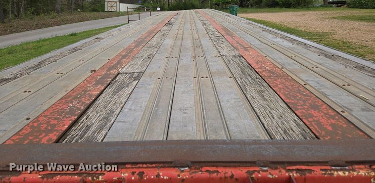 image for item EN3587 2002 Lufkin FL-XL flatbed trailer