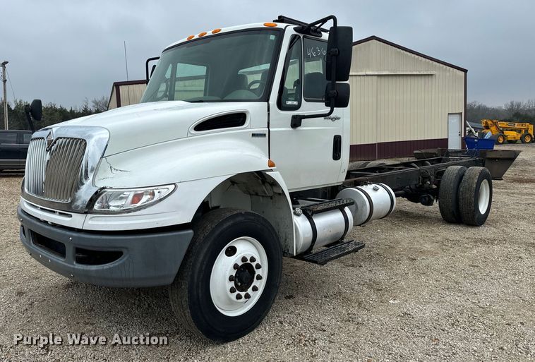 image for item EN4502 2010 International 4300 DuraStar truck cab and chassis