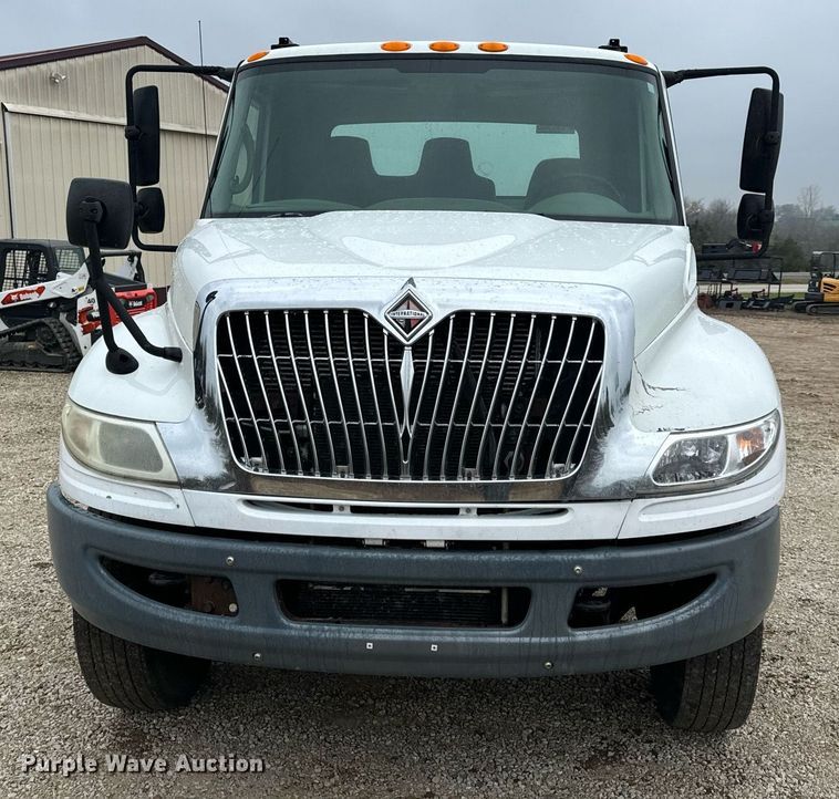 image for item EN4502 2010 International 4300 DuraStar truck cab and chassis