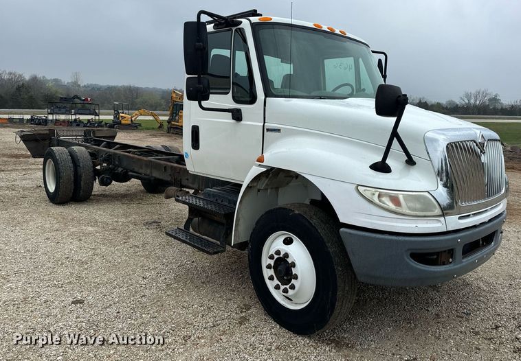 image for item EN4502 2010 International 4300 DuraStar truck cab and chassis