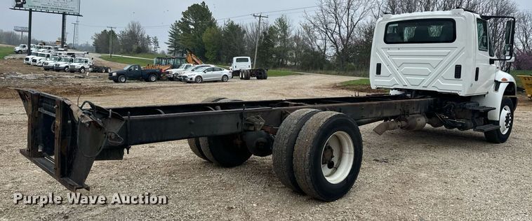 image for item EN4502 2010 International 4300 DuraStar truck cab and chassis