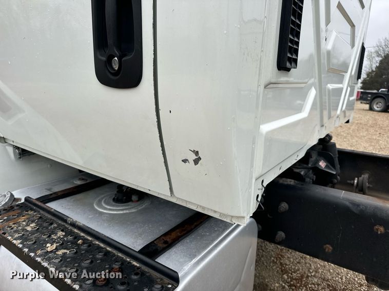 image for item EN4502 2010 International 4300 DuraStar truck cab and chassis
