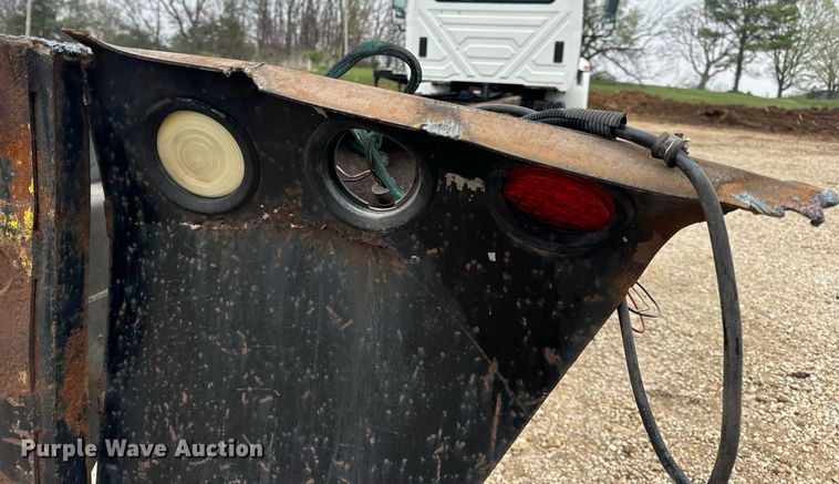 image for item EN4502 2010 International 4300 DuraStar truck cab and chassis