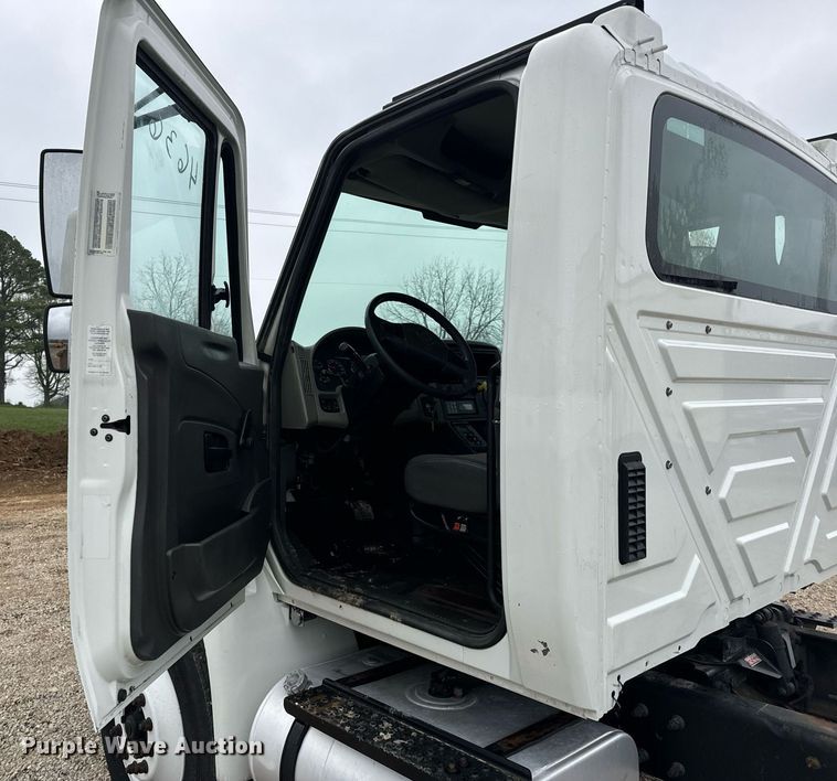 image for item EN4502 2010 International 4300 DuraStar truck cab and chassis