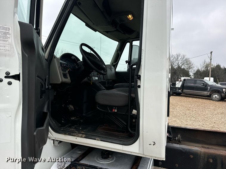 image for item EN4502 2010 International 4300 DuraStar truck cab and chassis