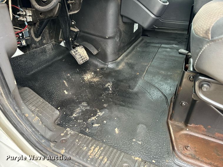 image for item EN4502 2010 International 4300 DuraStar truck cab and chassis