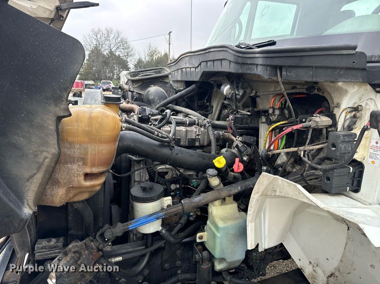 image for item EN4502 2010 International 4300 DuraStar truck cab and chassis