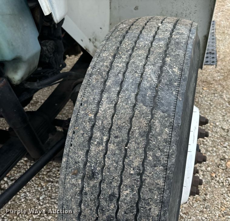 image for item EN4502 2010 International 4300 DuraStar truck cab and chassis