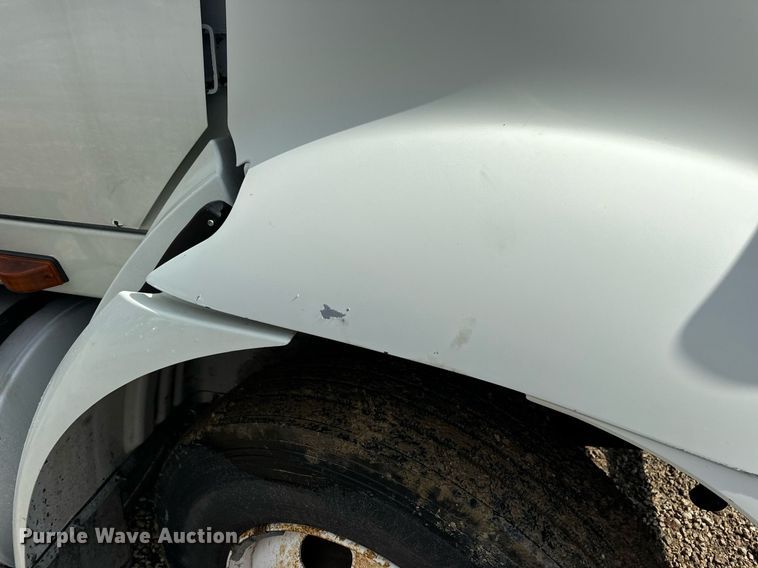 image for item EN4520 2007 International 8600 semi truck