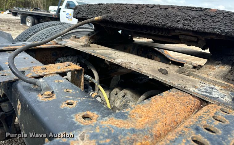 image for item EN4520 2007 International 8600 semi truck