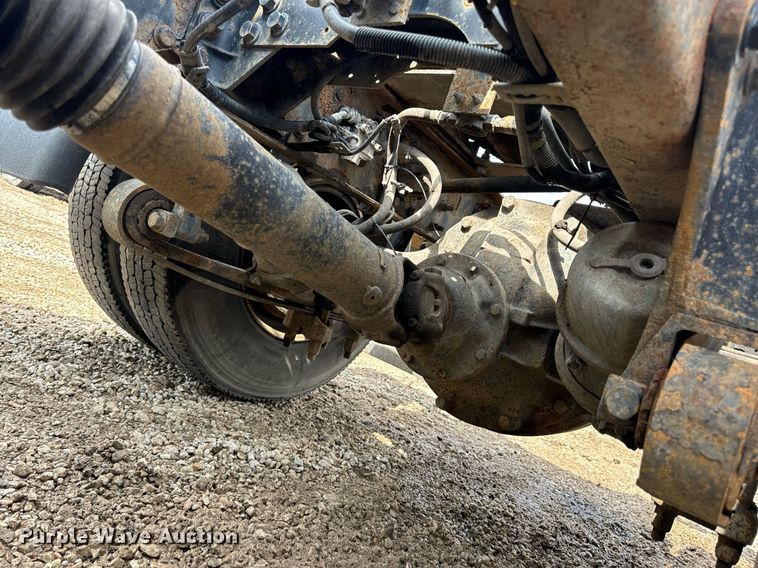 image for item EN4520 2007 International 8600 semi truck