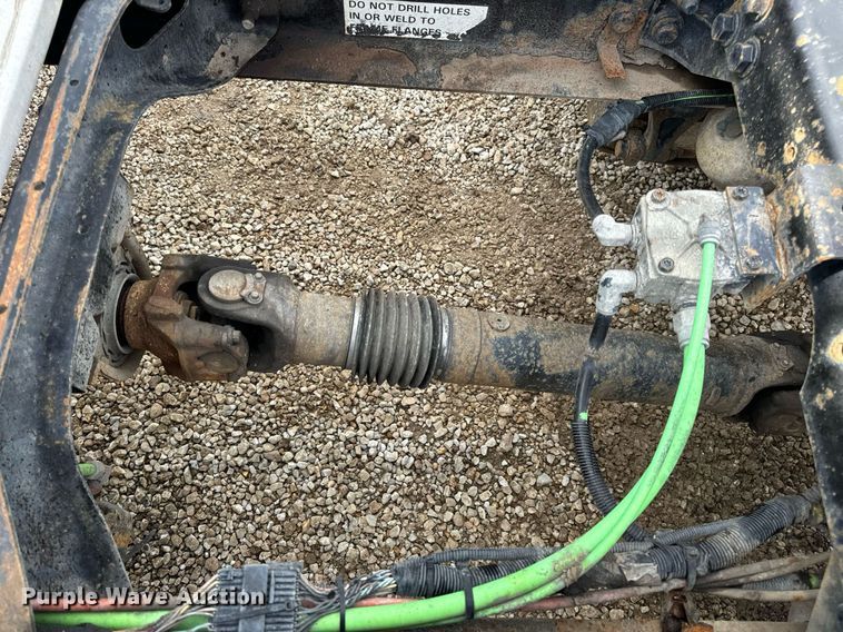 image for item EN4520 2007 International 8600 semi truck