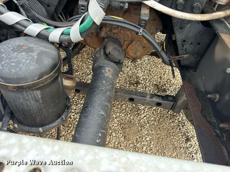 image for item EN4520 2007 International 8600 semi truck