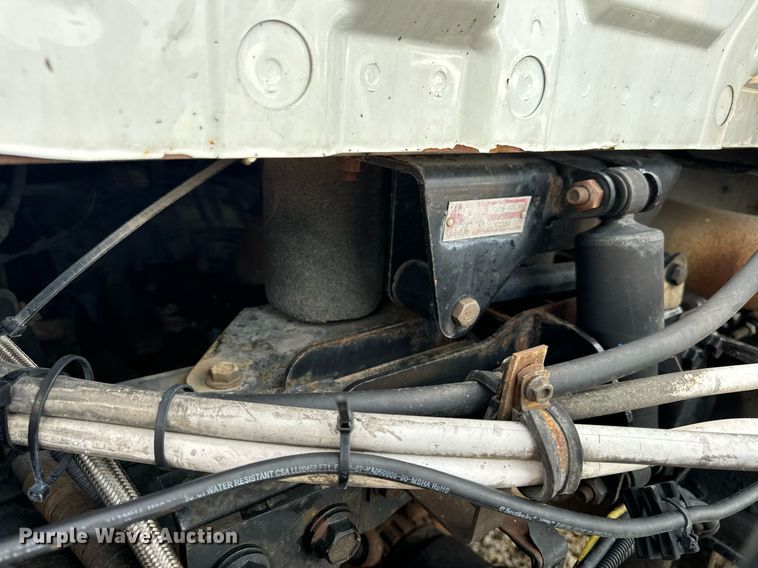 image for item EN4520 2007 International 8600 semi truck