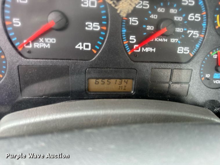 image for item EN4520 2007 International 8600 semi truck