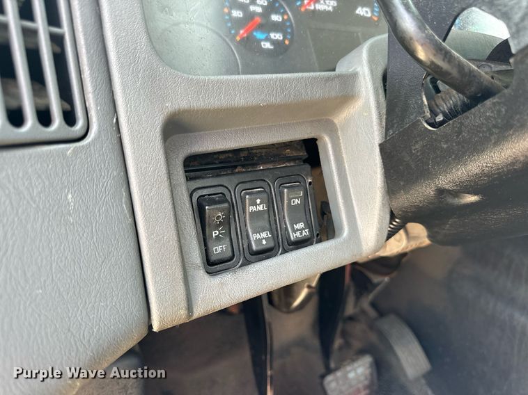 image for item EN4520 2007 International 8600 semi truck