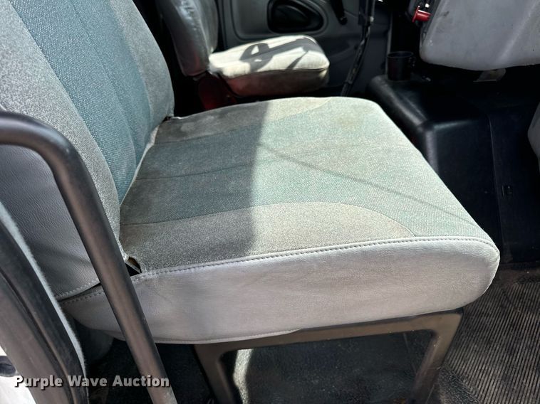 image for item EN4520 2007 International 8600 semi truck