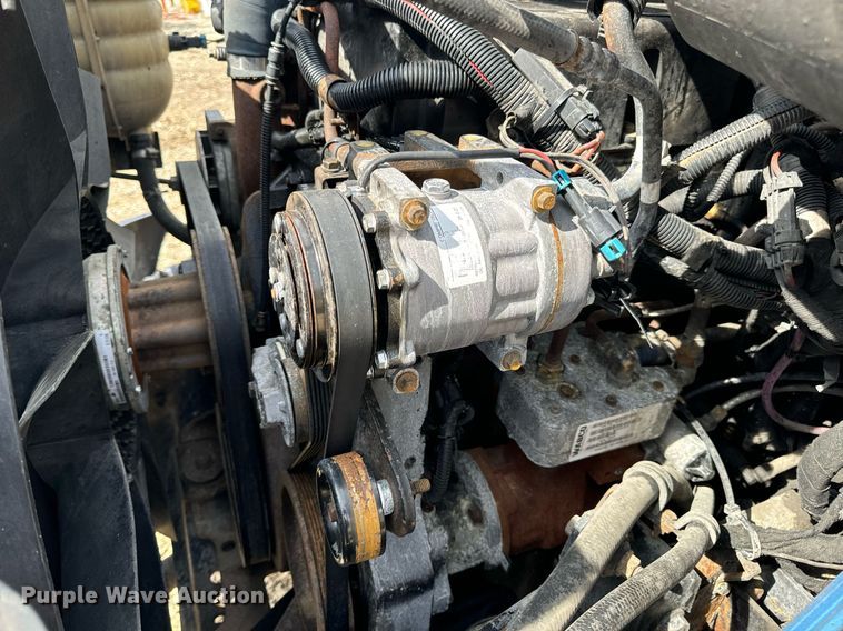 image for item EN4520 2007 International 8600 semi truck