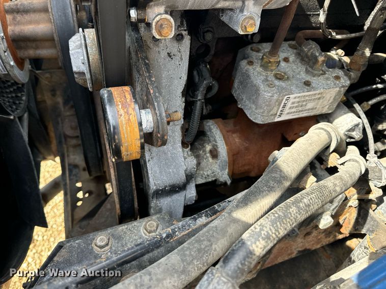 image for item EN4520 2007 International 8600 semi truck