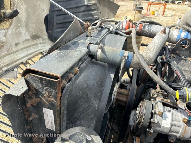 image for item EN4520 2007 International 8600 semi truck