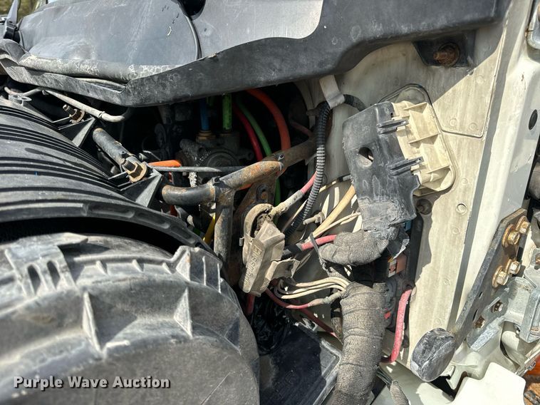 image for item EN4520 2007 International 8600 semi truck