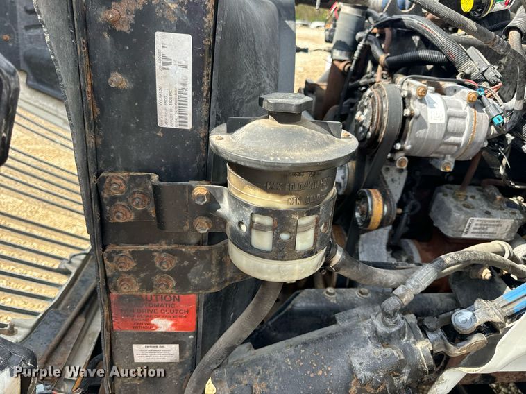 image for item EN4520 2007 International 8600 semi truck