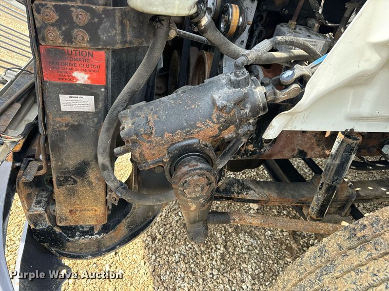 image for item EN4520 2007 International 8600 semi truck