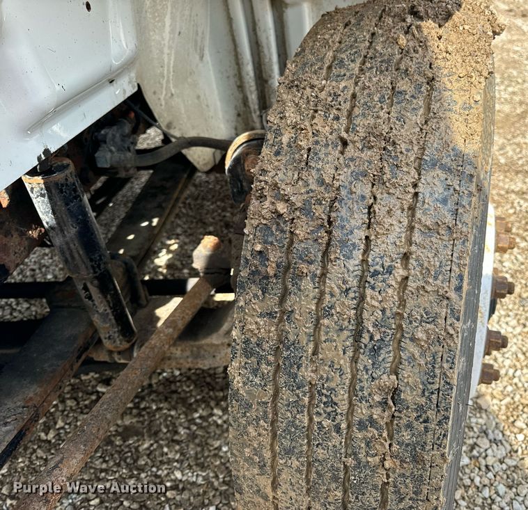 image for item EN4520 2007 International 8600 semi truck