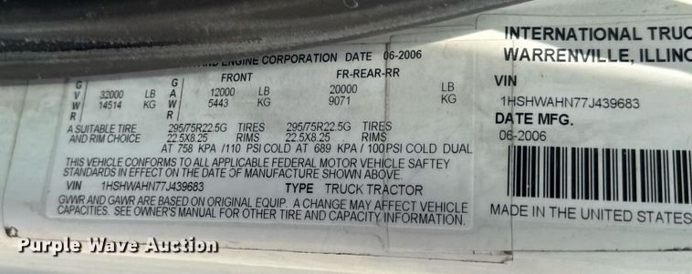 image for item EN4520 2007 International 8600 semi truck