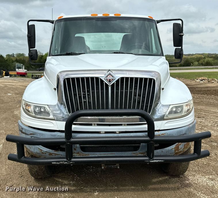 image for item EN4521 2007 International 4400 truck cab and chassis