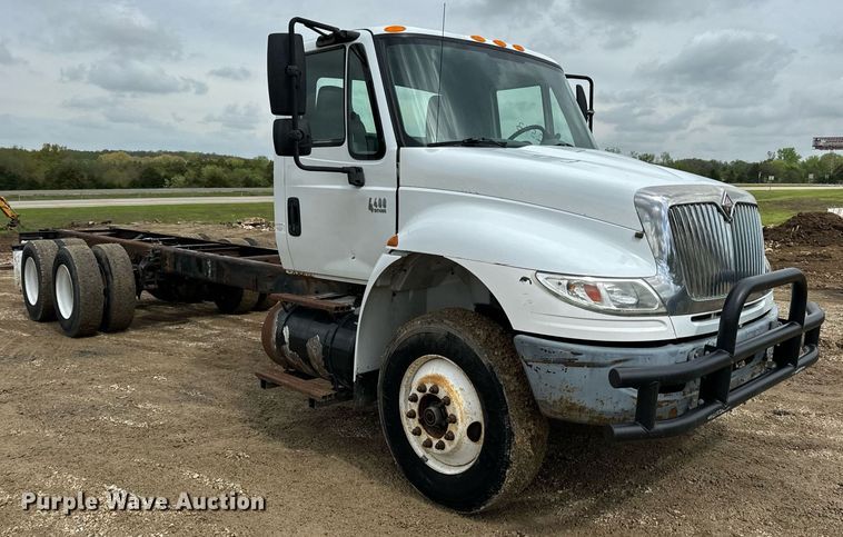 image for item EN4521 2007 International 4400 truck cab and chassis