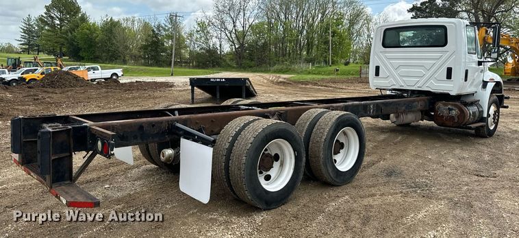image for item EN4521 2007 International 4400 truck cab and chassis
