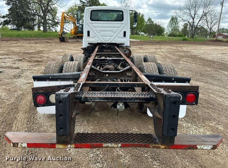 image for item EN4521 2007 International 4400 truck cab and chassis
