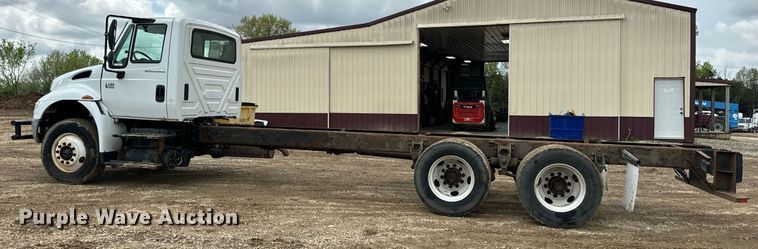 image for item EN4521 2007 International 4400 truck cab and chassis