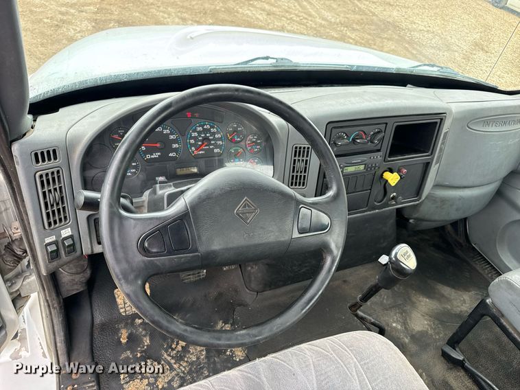 image for item EN4521 2007 International 4400 truck cab and chassis